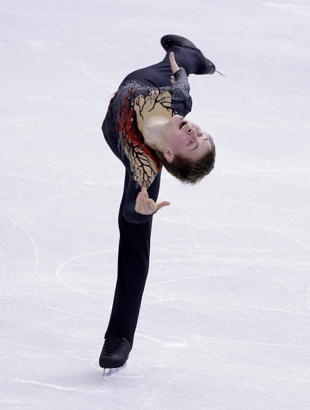 Mikhail Kolyada, of Russia, competes during the free skate program фото (photo)
