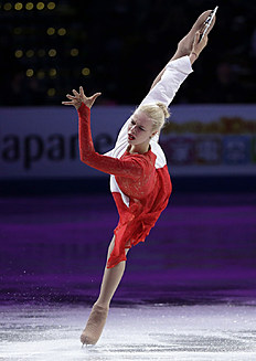 Фигурное катание Anna Pogorilaya, of Russia, skates during the exhibition program фото (photo)