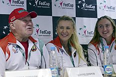 Теннис From left, team Belarus captain Eduard Dubrov, Olga Govortsova фото (photo)