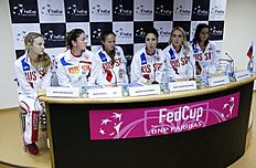 Теннис Team Russia members, from left, Anna Kalinskaya, Margarita Gasparyan фото (photo)
