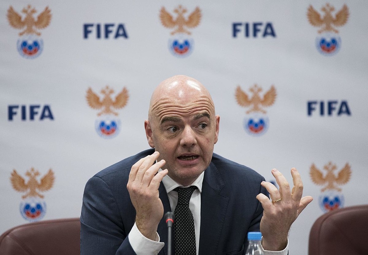 FIFA President Gianni Infantino gestures during his joint news фото (photo)