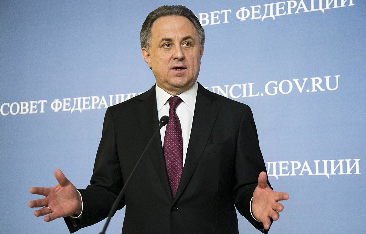 Russia's Sports Minister Vitaly Mutko gestures while speaking фото (photo)