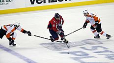 Хоккей Хоккей в России: Washington Capitals left wing Alex Ovechkin фото (photo)
