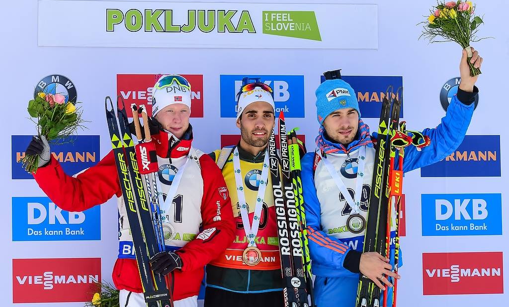 Йоханнес Бё, Мартен Фуркад и Антон Шипулин на награждении в спринте 2 этапа КМ в словенской Поклюке