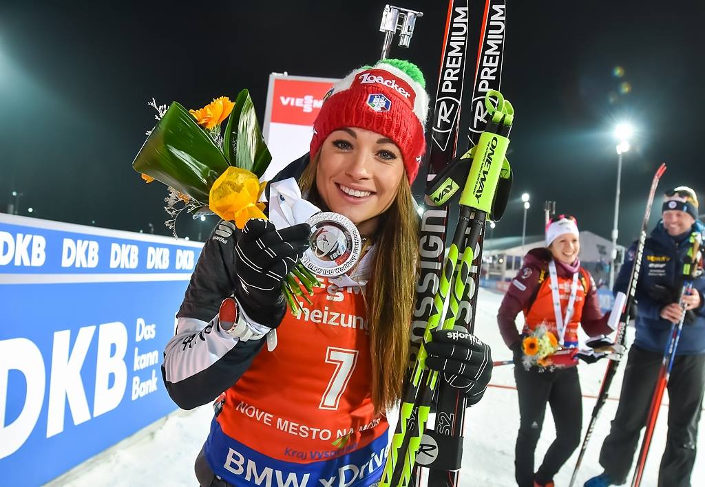 Medal and flowers in Nove Mesto.