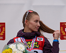 Биатлон Светлана Миронова завоевала золото в кросс-спринте на Чемпионате России по летнему биатлону-2019