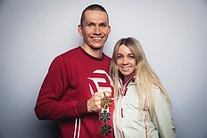 Лыжи Александр Большунов с женой