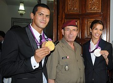 Летние Олимпийские игры Tunisian Chief of staff, General Rachid Ammar (C), poses with фото