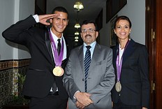 Летние Олимпийские игры Tunisian Interior Minister Ali Larayedh (C) poses with Olympic фото