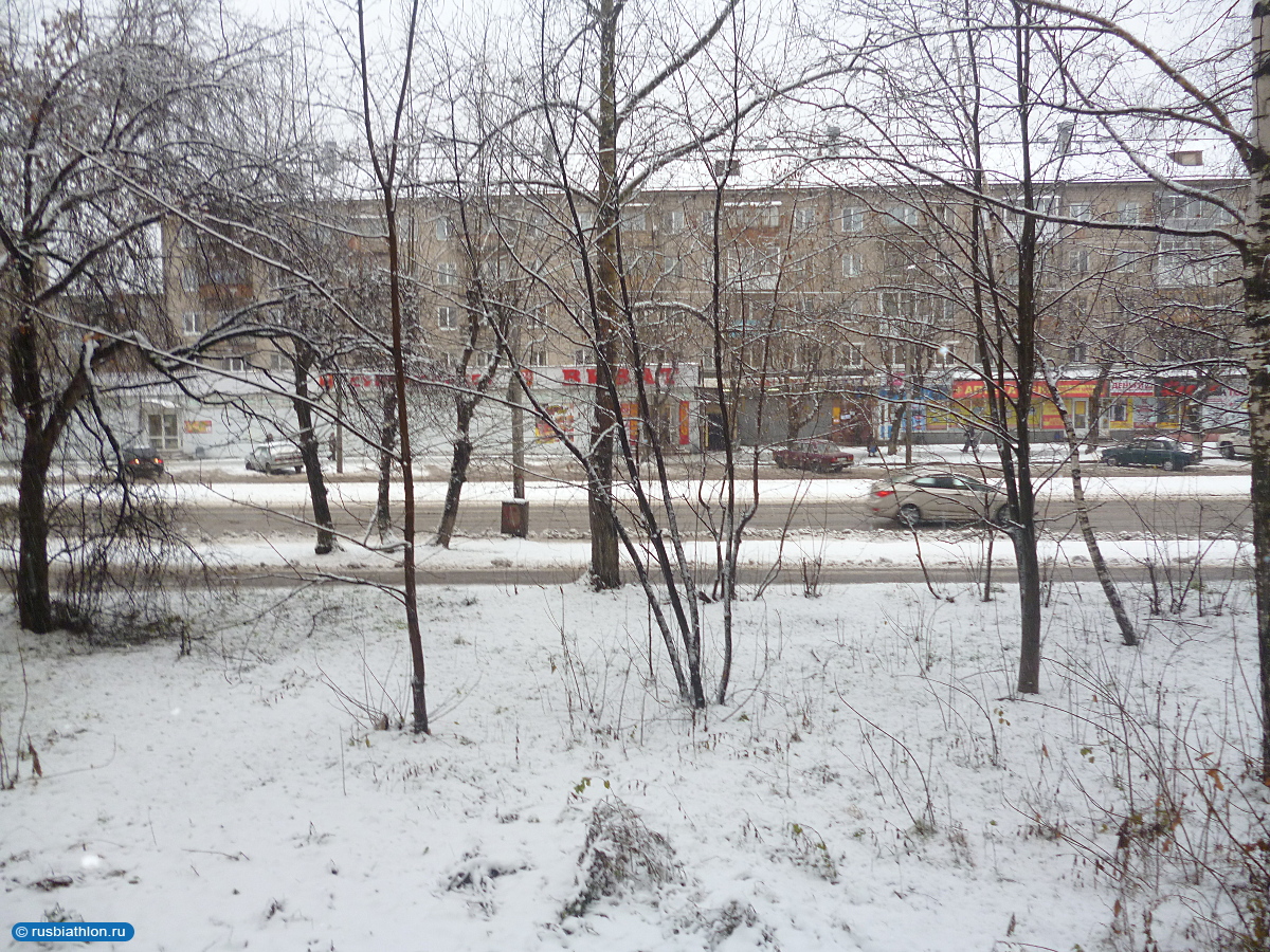5/11/2012 г. Первый снег. Вид из моего окна квартиры.