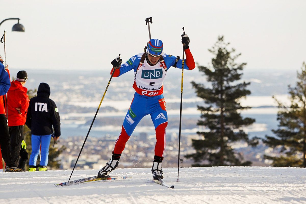 Alexandr Loginov of Russia competes in the men's 12.5 km фото (photo)