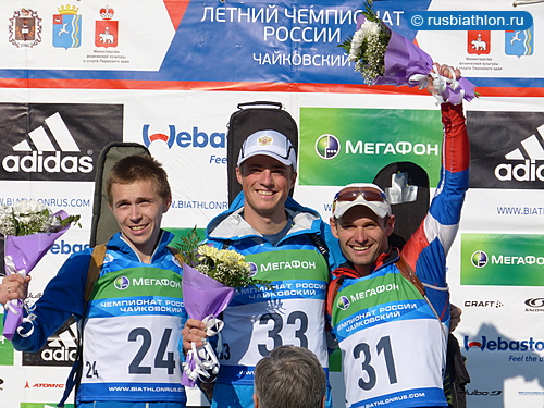 Антон Бабиков выиграл спринт-кросс на чемпионате России по летнему биатлону в Чайковском