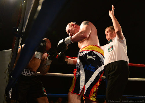 Боксер Дигейл стал 1-м британцем, выигравшим ОИ и титул чемпиона среди профессионалов