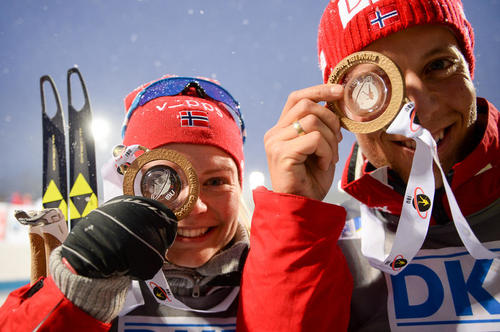 Норвежцы победили в одиночной смешанной эстафете на 1 этапе Кубка мира по биатлону в Эстерсунде. Россияне лишь 5-ые в супермиксте