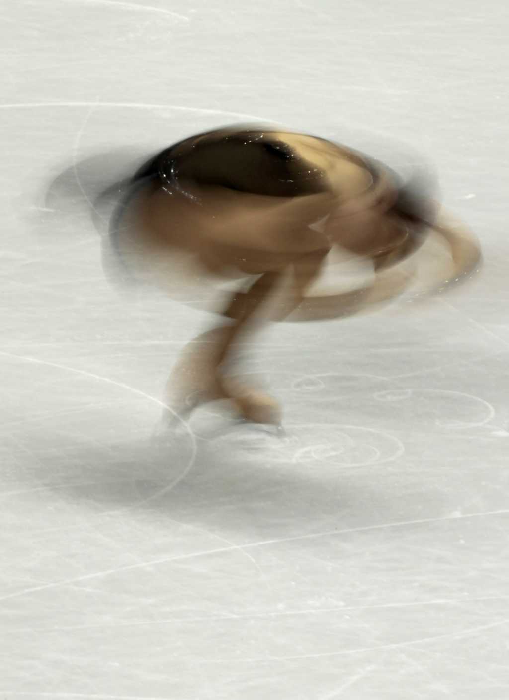Adelina Sotnikova of Russia performs during the Ladies Short фото (photo)