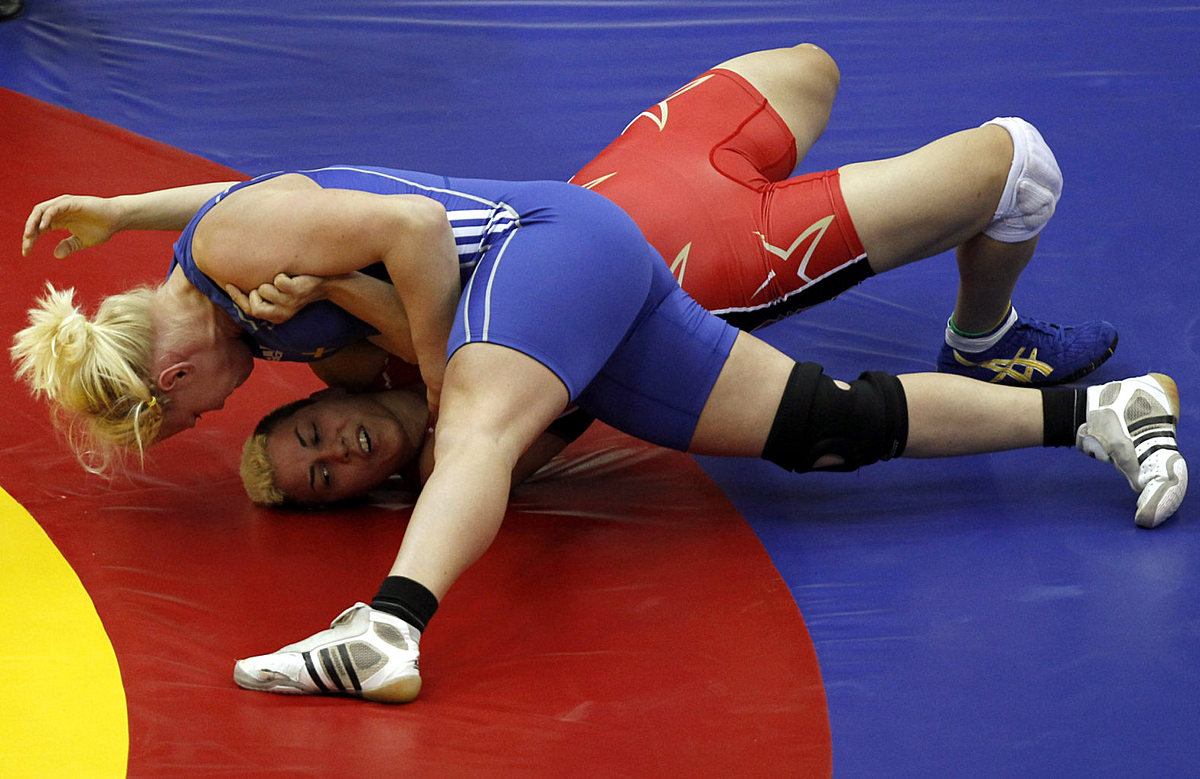 Борьба (wrestling): Fransson of Sweden competes against Lee of the U.S