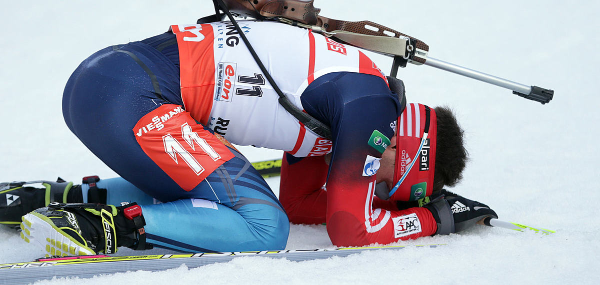 Russia's Evgeniy Garanichev lies on the ground after the фото (photo)
