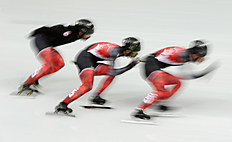 Конькобежный спорт Members of the Canadian short track speed skating team practice фото (photo)