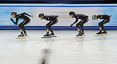 Конькобежный спорт Members of the men's U.S. short track speedskating team attend фото (photo)