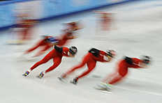 Конькобежный спорт The Chinese team train during a short track speedskating practice фото (photo)