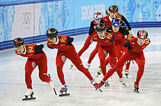 Конькобежный спорт Chinese skaters train during a short track speedskating practice фото (photo)