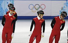 Конькобежный спорт Chinese skaters attend a short track speedskating practice session фото (photo)