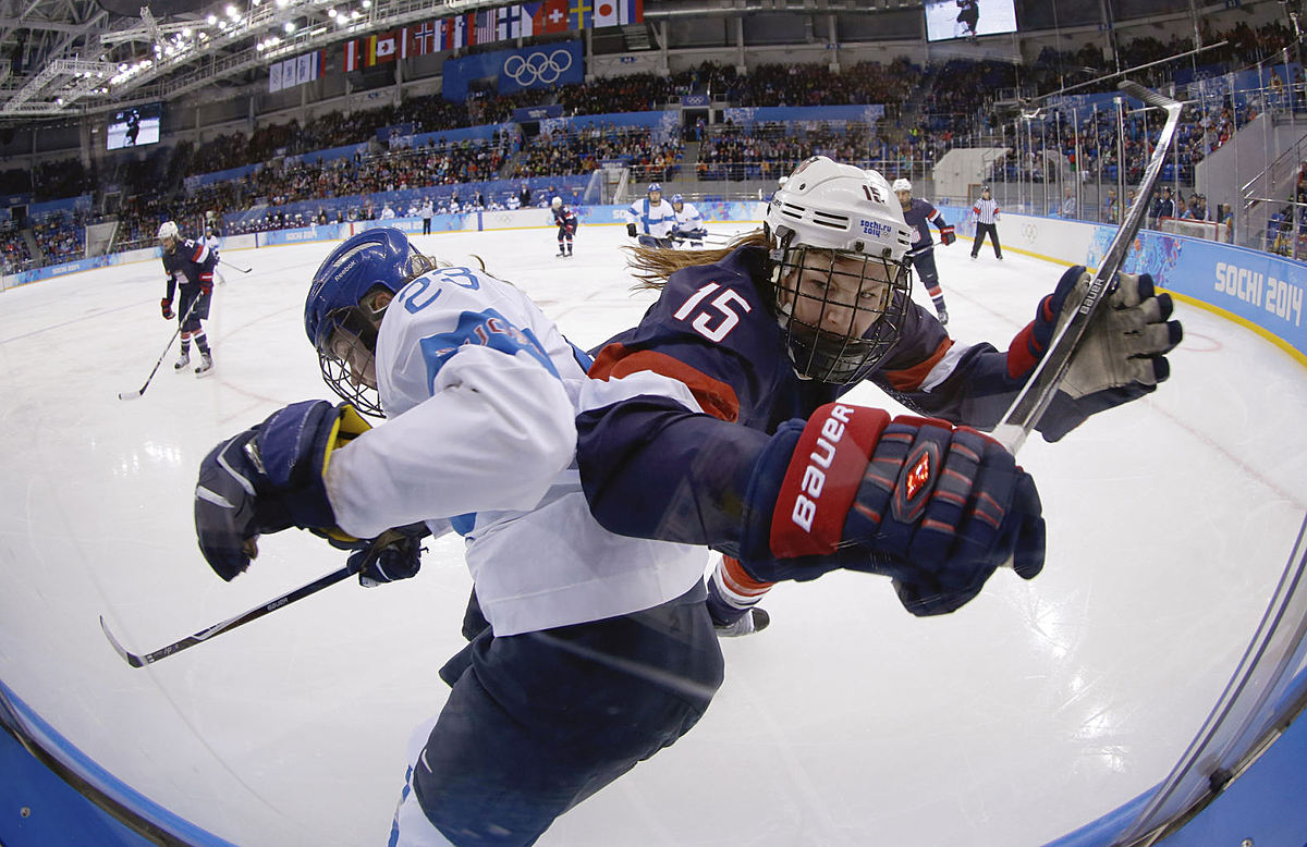 Сочи игра хоккей. Олимпийские игры 2014 хоккей. Женский хоккей Олимпийские игры. Хоккей Олимпийские игры Сочи-2014 фото.