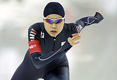 Конькобежный спорт South Korean speedskater Yang Shin-young competes in the women фото (photo)
