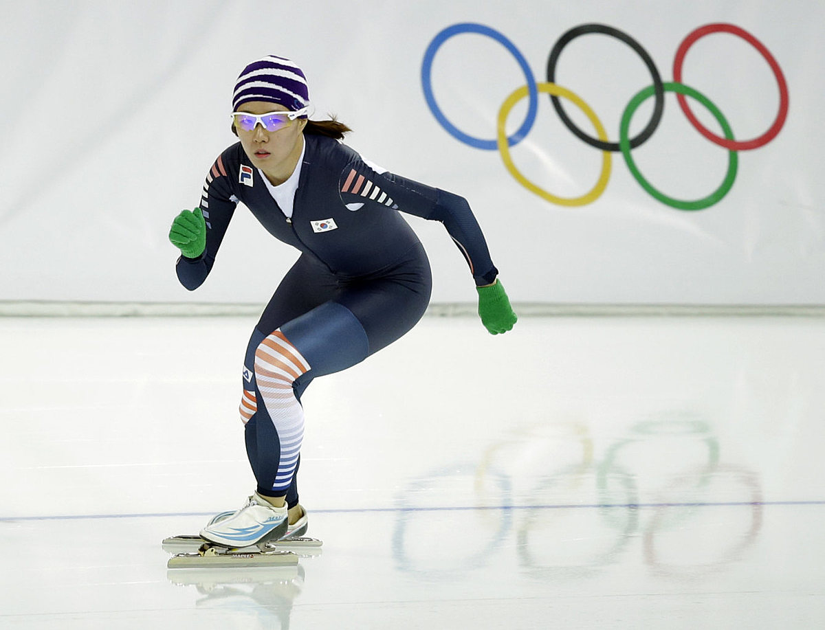 South Korea's Lee Sang-hwa trains prior to the start of the фото (photo)