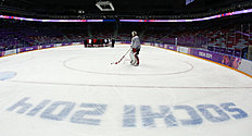 Конькобежный спорт Canada goaltender Roberto Luongo skates out to the net during фото (photo)