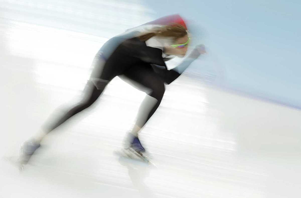 Canada's Christine Nesbitt practices at the Adler Arena фото (photo)