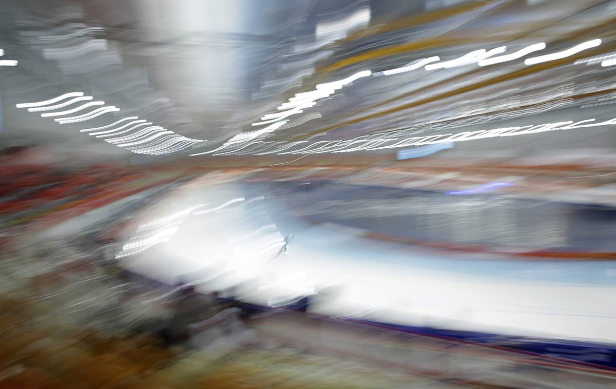 A skater practices at the Adler Arena Skating Center at the 2014 фото (photo)