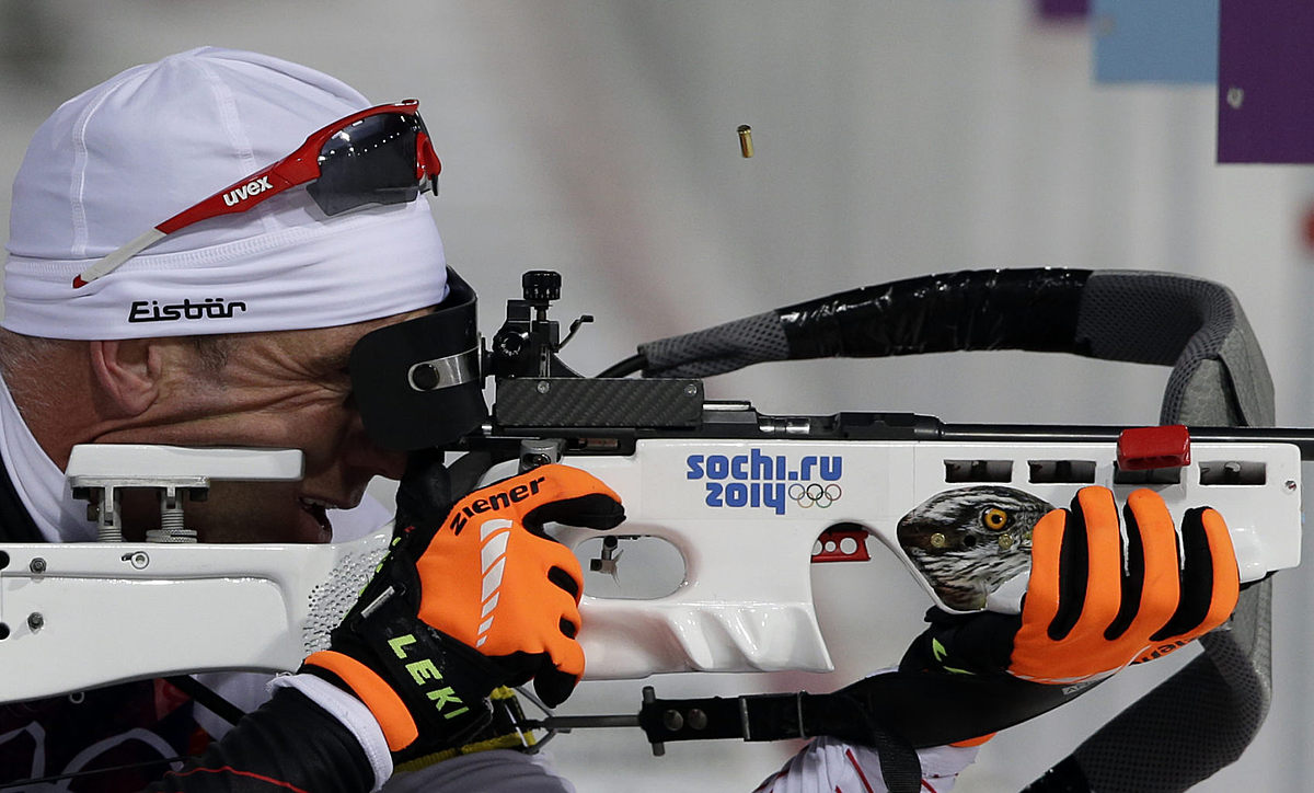Austria's Christoph Sumann shoots during the men's biathlon фото (photo)