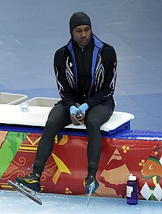 Конькобежный спорт Shani Davis of the U.S. looks dejected after competing in the фото (photo)