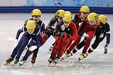 Конькобежный спорт Shim Suk-Hee of South Korea, front left, Valerie Maltais of фото (photo)