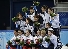 Конькобежный спорт The South Korean team, top left, the Canadian team, front left фото (photo)