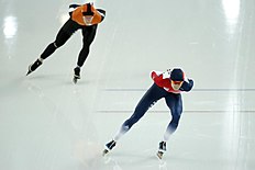 Конькобежный спорт Gold medallist Martina Sablikova of the Czech Republic, right фото (photo)