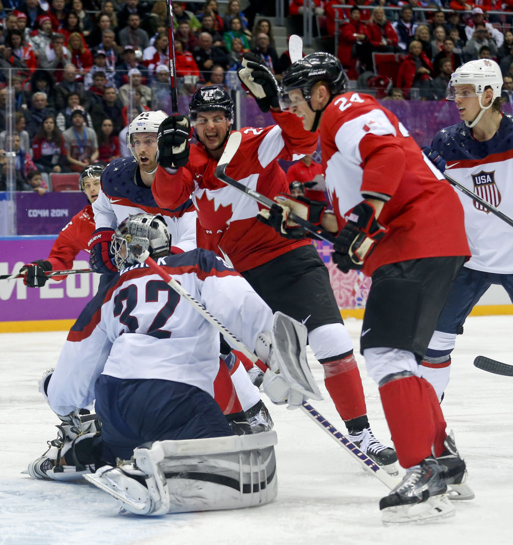 Канада россия 8 2. Россия Канада хоккей фото. Канада Россия конфликт. Россия Канада хоккей Противостояние.