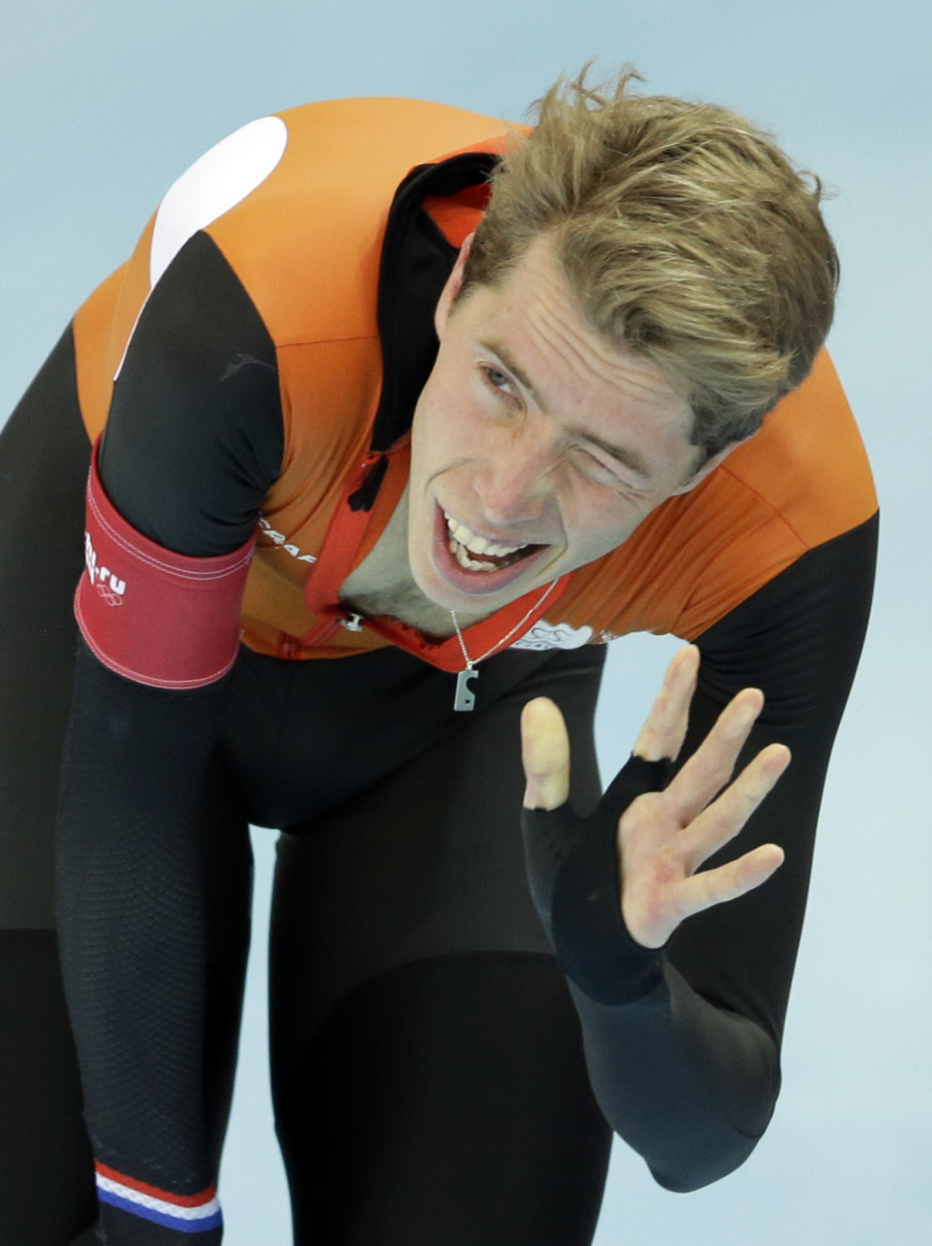 Jorrit Bergsma of the Netherlands winks to acknowledge the crowd фото (photo)
