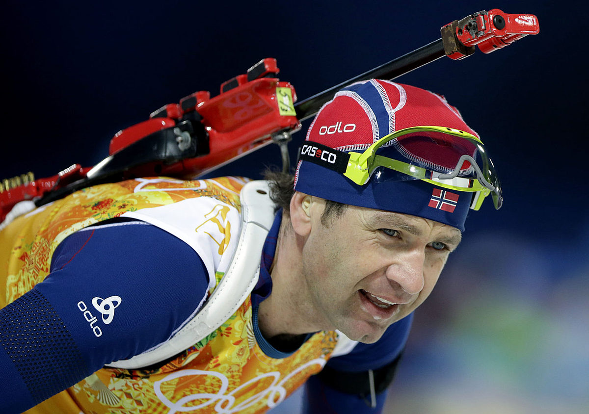 Norway's Ole Einar Bjoerndalen skis during the men's фото (photo)
