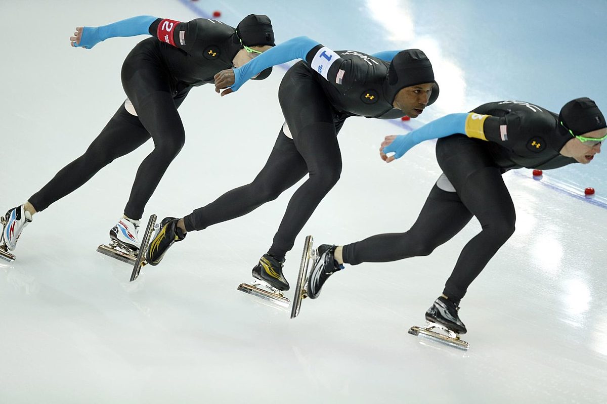 The U.S. speedskating team, left to right, Brian Hansen, Shani фото (photo)