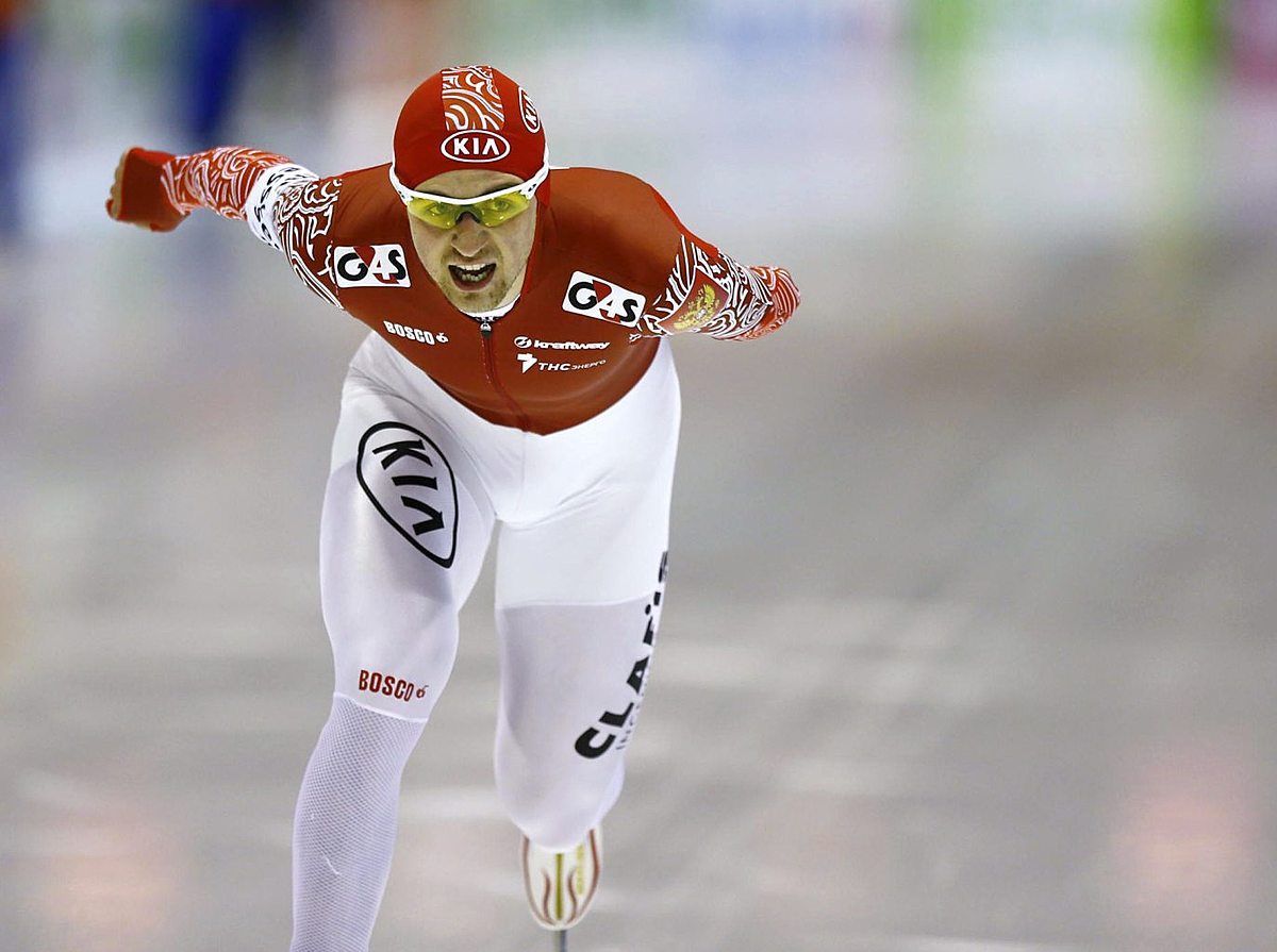 Yuskov of Russia skates during the men's 5000 meters at the фото (photo)