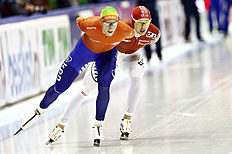 Конькобежный спорт Netherlands Jan Blokhuijsen, left, competes next to Russia& фото (photo)
