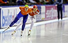 Конькобежный спорт Blokhuijsen of the Netherlands skates side by side with Yuskov фото (photo)
