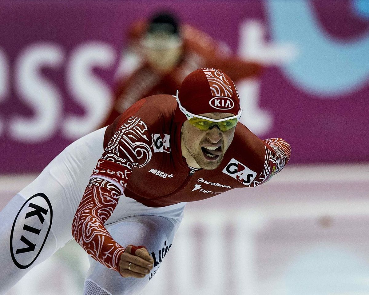 Yuskov of Russia skates during the men's 1500 metres event фото (photo)