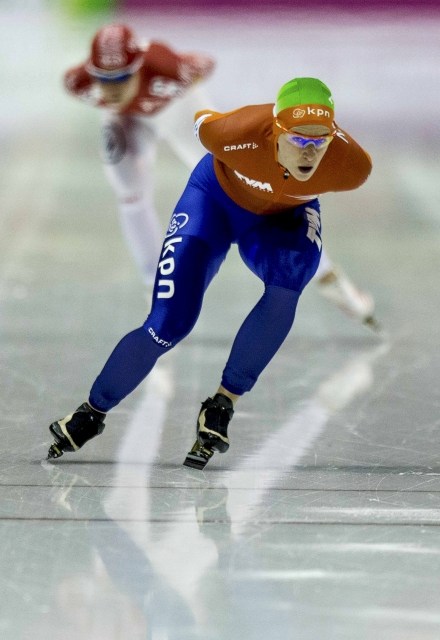 Wust of the Netherlands leads Graf of Russia during the women фото (photo)
