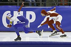 Конькобежный спорт Russia's Pavel Kulizhnikov, left, competes against Laurent фото (photo)