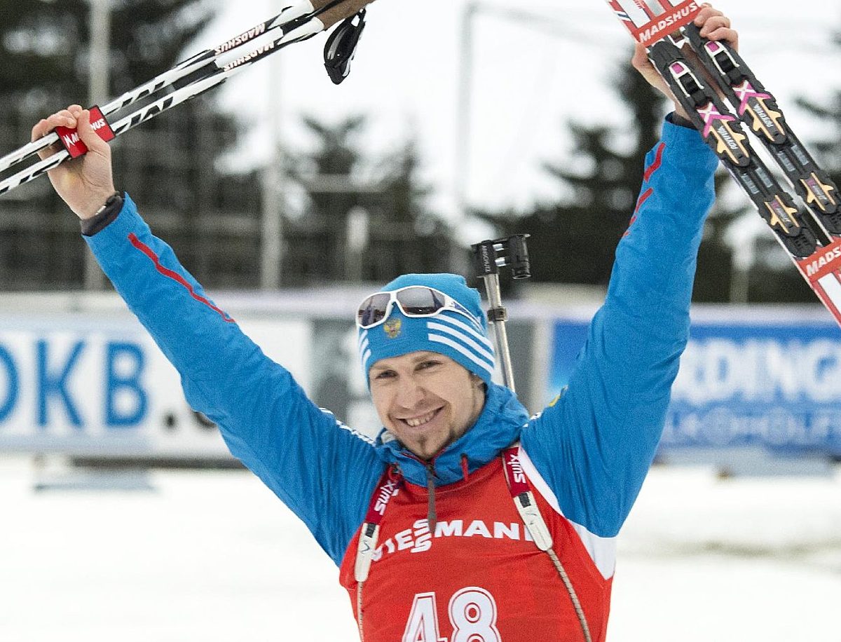 Third placed Timofey Lapshin of Russia celebrates on his way фото (photo)