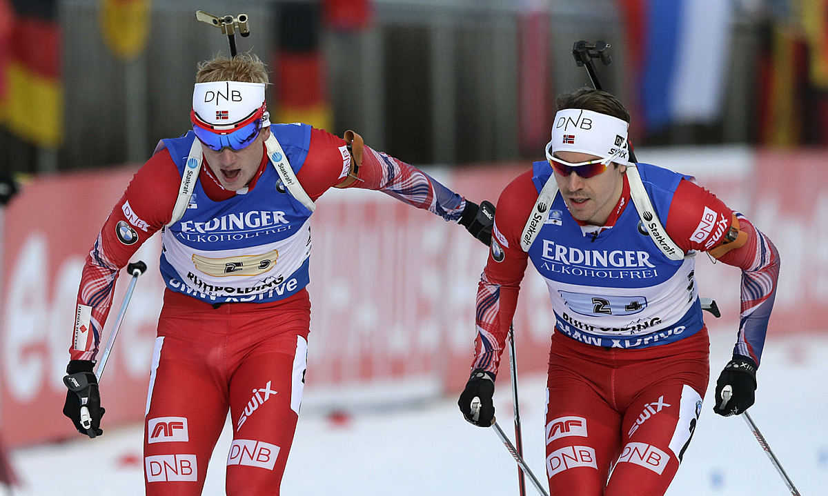 Norway's Johannes Thingnes Boe, left, hands over to teammate фото (photo)