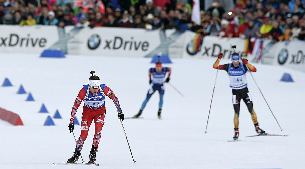 Norway's Emil Hegle Svendsen, left, competes to win on the фото (photo)
